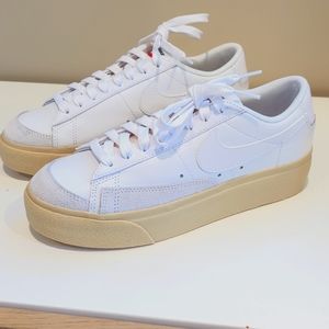 Nike women's Blazer Low Platform NIB